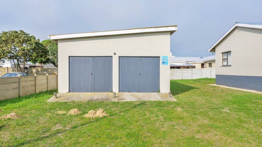 4 Bedroom Property for Sale in Struisbaai Western Cape
